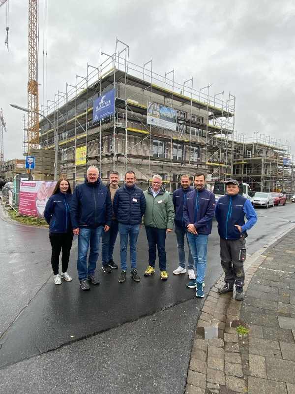 Michael Topm�ller gratulierte zum Baufortschritt des Seniorenzentrums